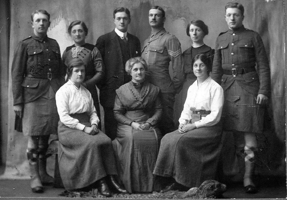 Photo of photos/Duncan MacLennan (b 1863) - wife and children WW1